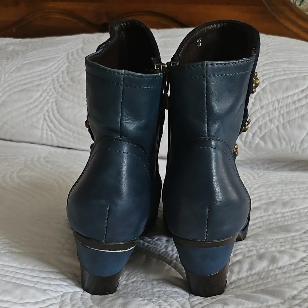 L'Artiste Belgrade Navy Ankle Boots with Gold Accents Sz 38 - Picture 3 of 4